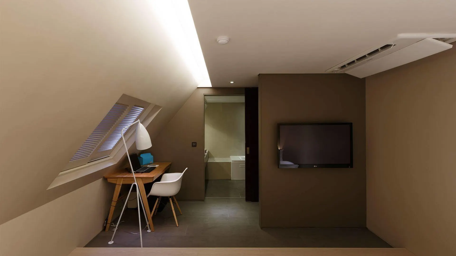 H Hotel Seoul 2*,