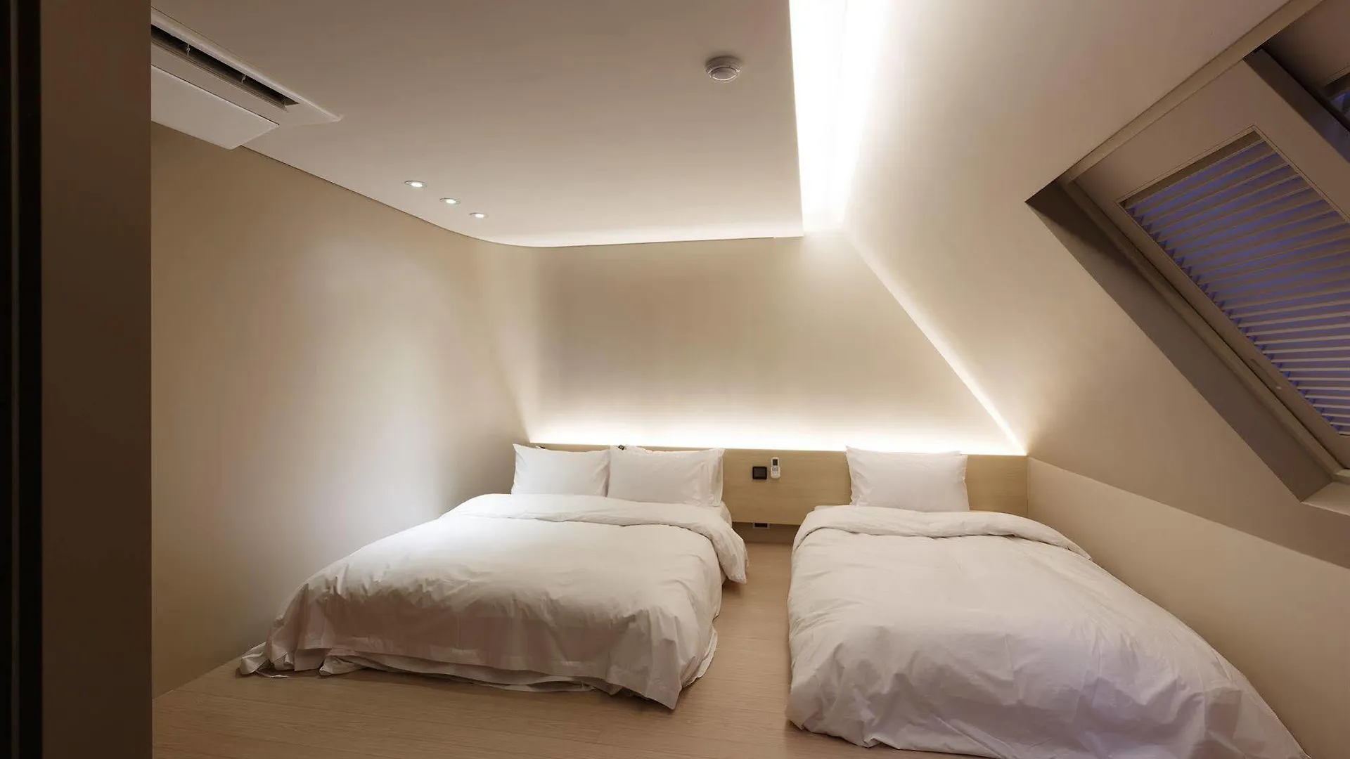 H Hotel Seoul 2*,