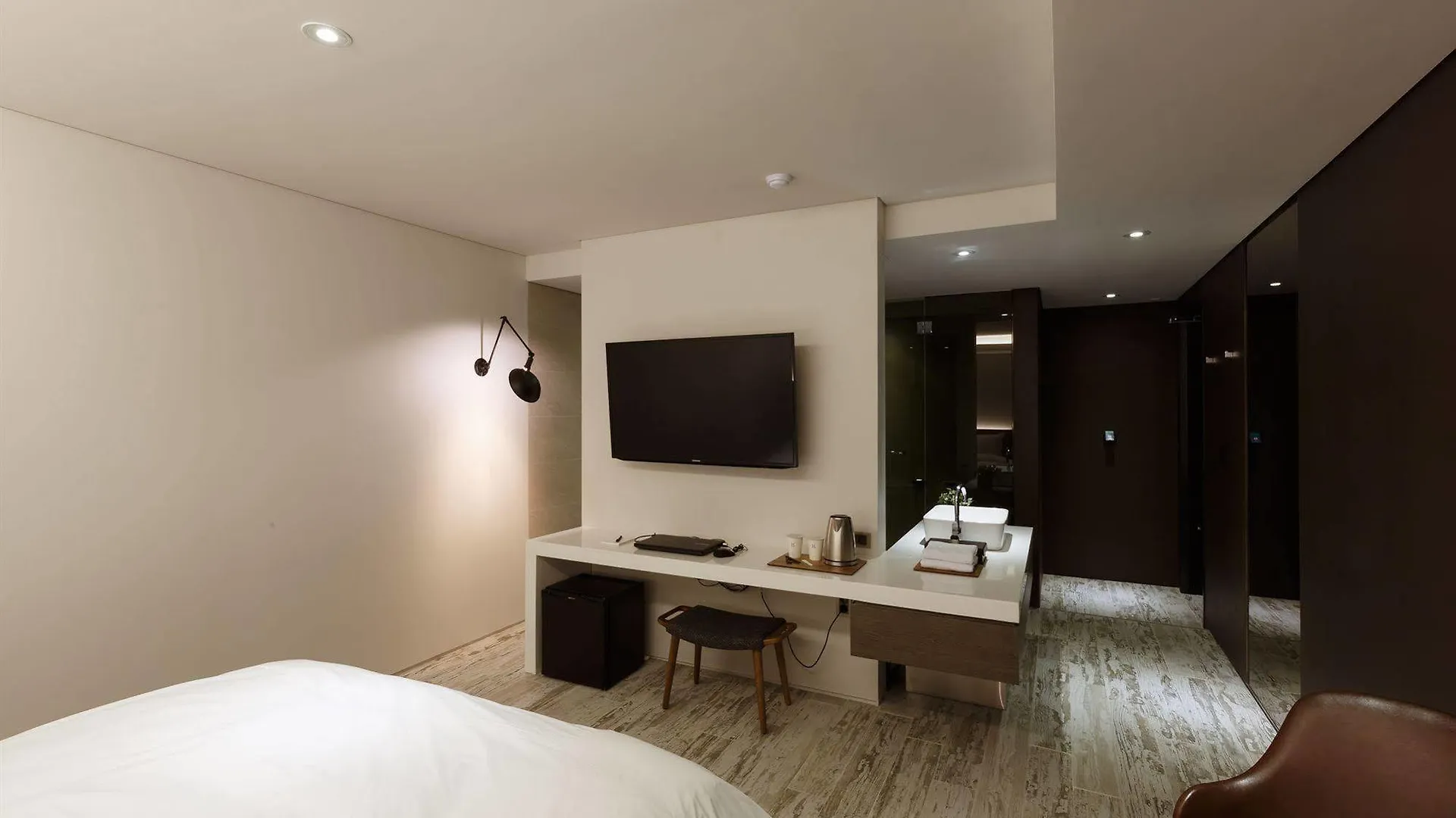 H Hotel Seoul 2*,  South Korea